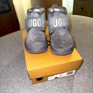 Brand new Toddler Uggz size 9 in Gray